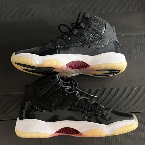 Used Air Jordan 11 Retro ‘72-10’ - Picture 4 of 7